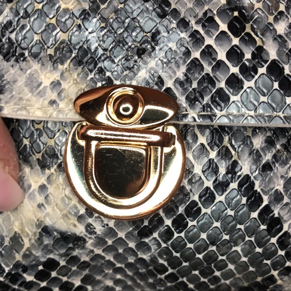 BOGO Mini Snake Bag with Pearl Handle - Picture 4 of 7